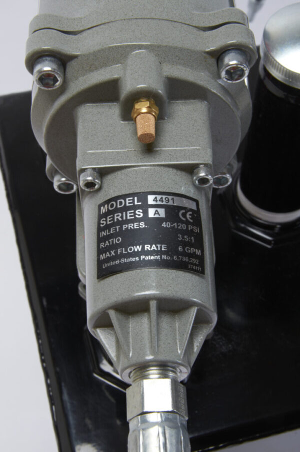 Lincoln Close Up Piston Pump